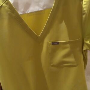 Figs Lemon V-Neck Scrub Top